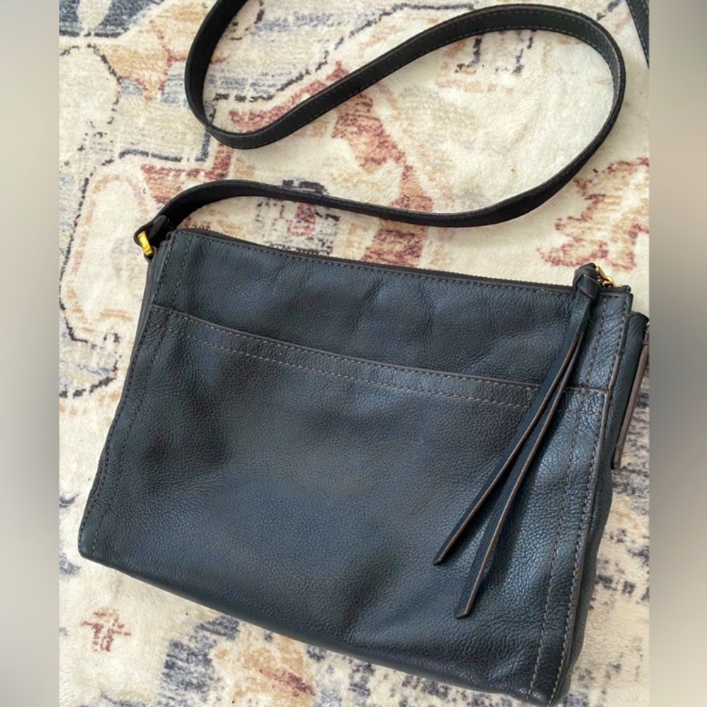 Fossil Y2K black pebbled leather crossbody purse shoulder bag minimalist classic